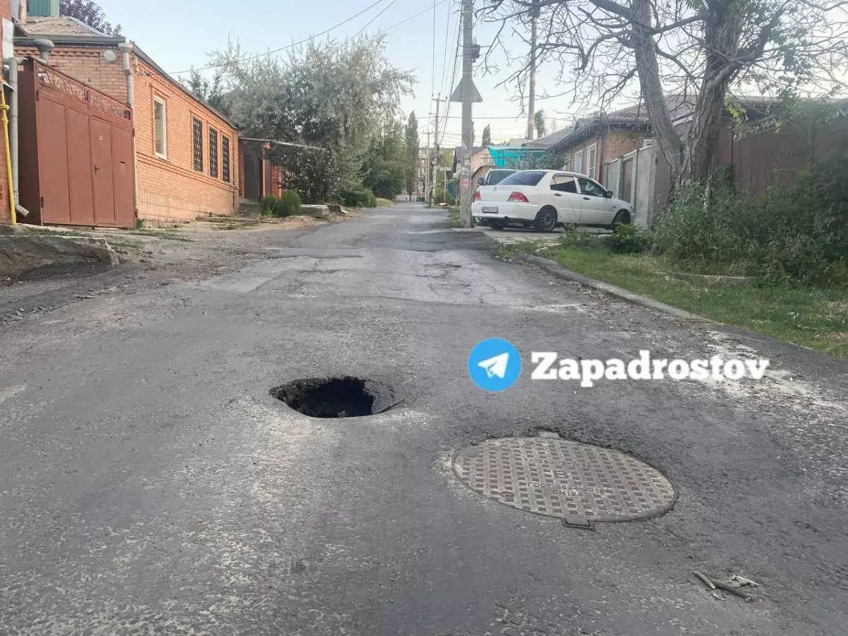 В Ростове в переулке Олимпийском образовался провал в подземелье