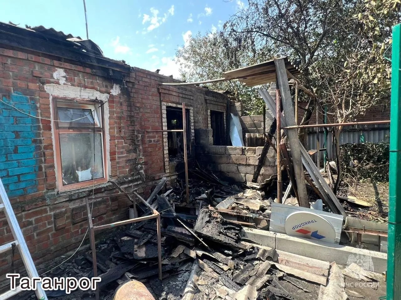 В Ростовской области за сутки дву человек спасли при пожарах