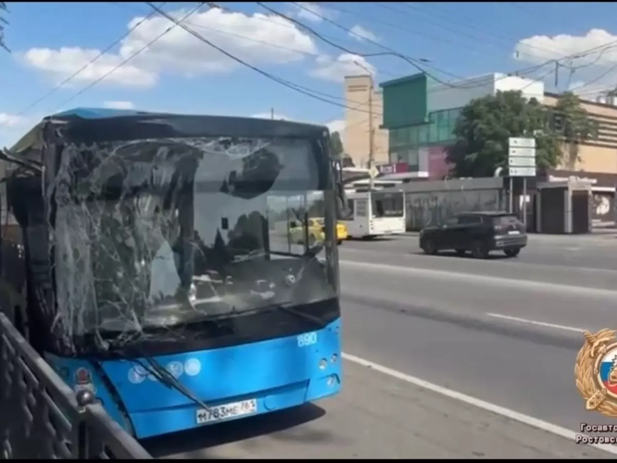 Три человека пострадали в ДТП с автобусом в Ростове