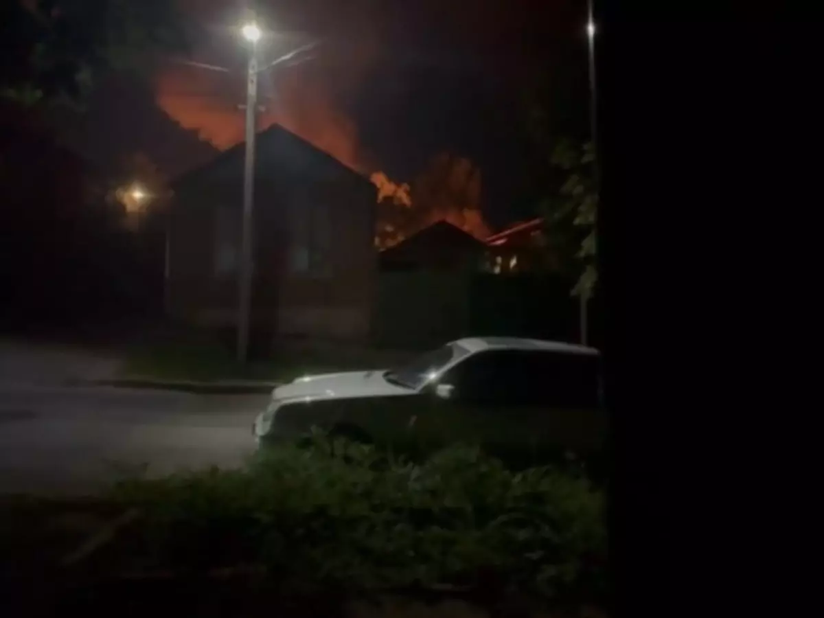 Три частных дома сгорели ночью в Ростове