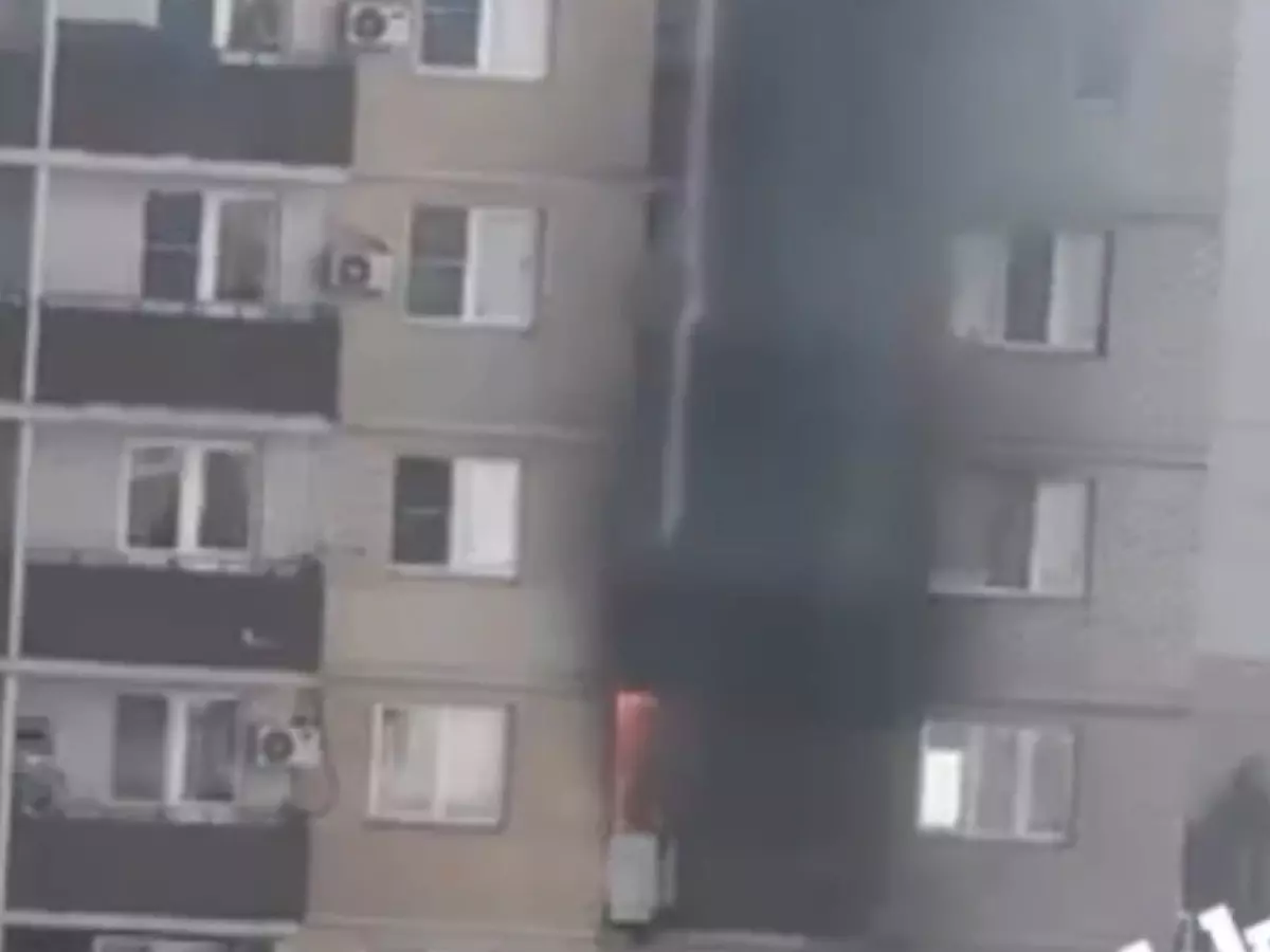 В Ростове на Суворовском в многоэтажке произошел пожар