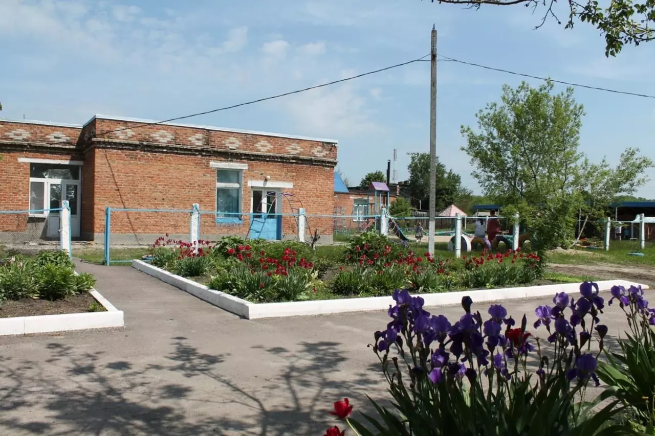 В Миллеровском районе из-за атаки БПЛА  повреждены стекла в детсаду и домах