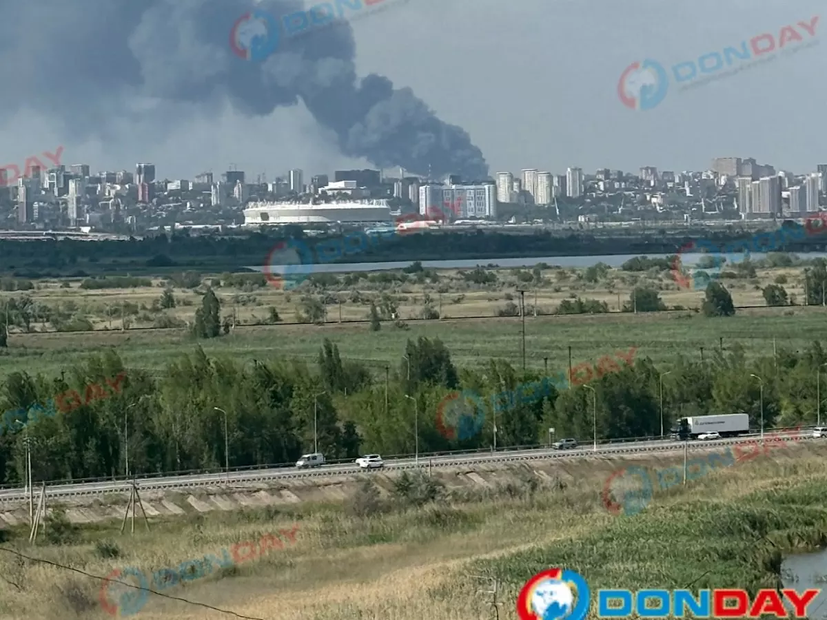 Крупный пожар на Орской в Ростове виден из соседних городов