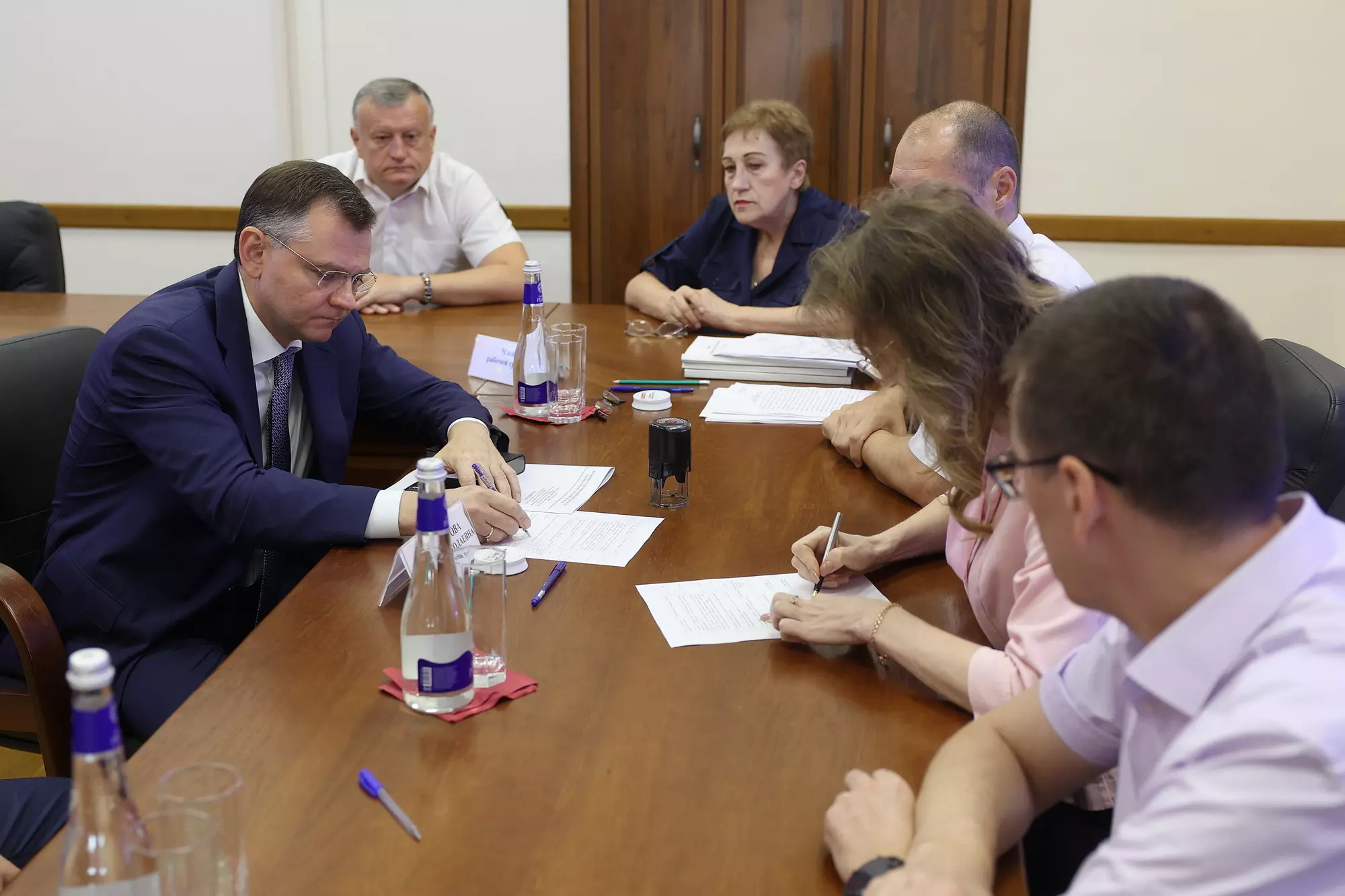 Юрий Слюсарь подал в избирком документы на регистрацию кандидатом на выборах
