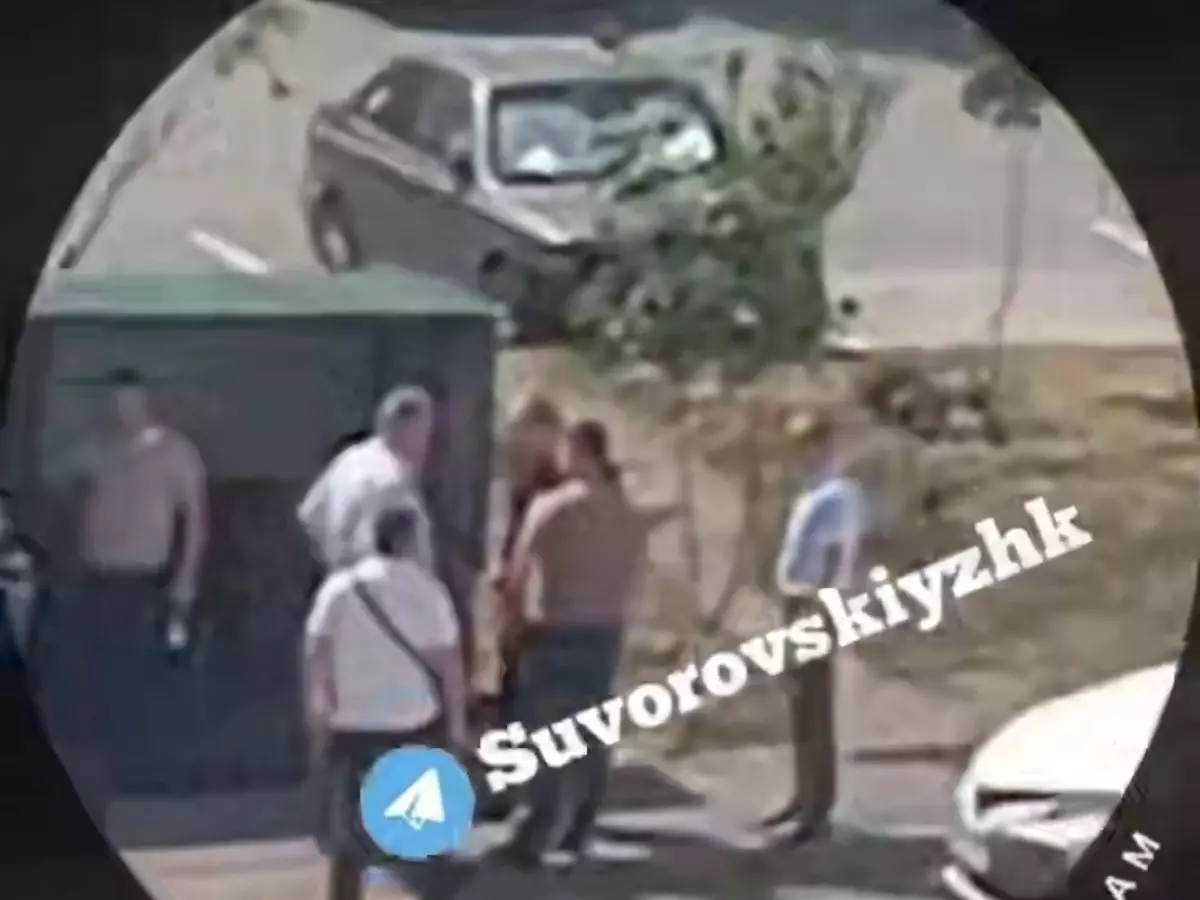 Жители Суворовского сообщают о найденном трупе новорожденного в мусорном баке