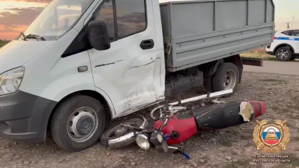 Фото к материалу: В Ростовской области  подростки на мотоцикле попали под колеса ГАЗели