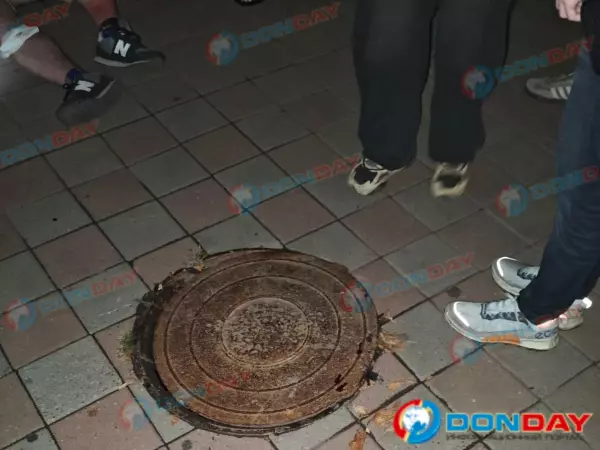 Фото к материалу: В Шахтах 25-летний парень провалился в канализационный люк