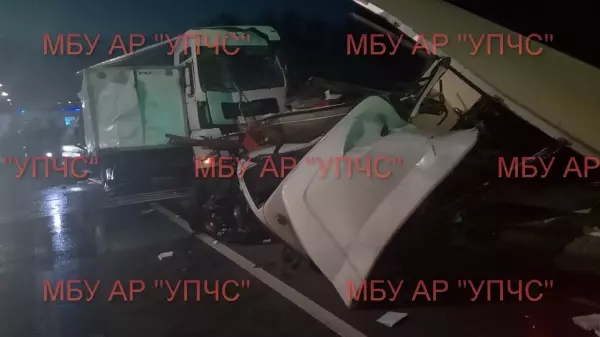 Фото к материалу: В жестком ДТП с грузовиками в Аксайском районе погиб один человек