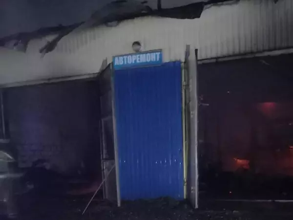 В Ростовской области в ночь на 3 июля сгорела станция техобслуживания автомобилей