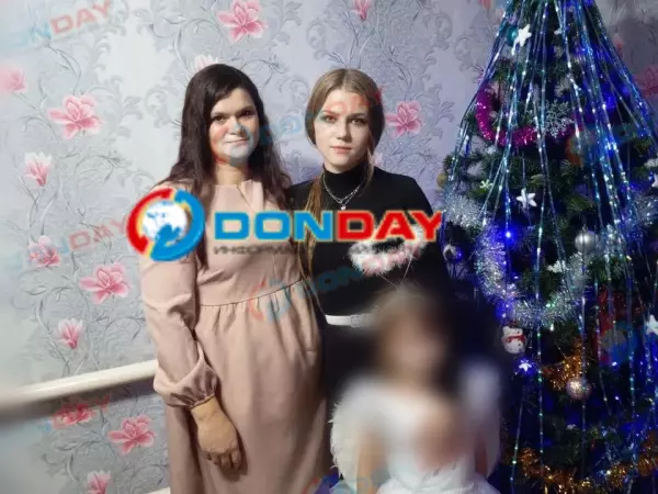 Фото к материалу: В Ростовской области погибших в жутком пожаре сестер похоронили в закрытом гробу
