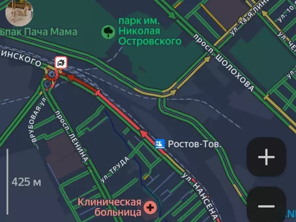 Фото к материалу: Огромная пробка образовалась на Нансена из-за отвалившегося кузова грузовика