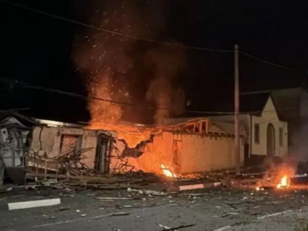 Фото к материалу: После серии громких взрывов в поселке Каменоломни в Ростовской области произошел пожар