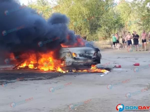 Фото к материалу: В станице Мелиховской дотла сгорела легковушка