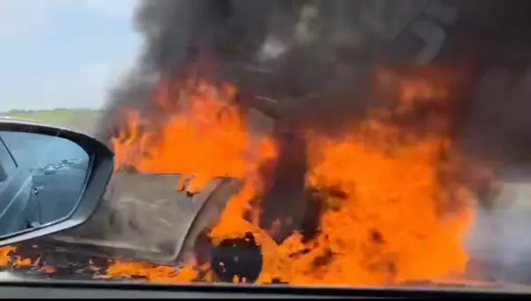 На северном обходе Ростова горит легковой автомобиль