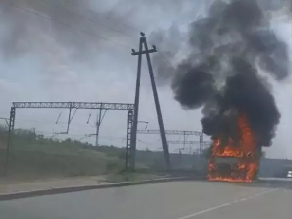 Фото к материалу: В Шахтах дотла сгорела «ГАЗель»
