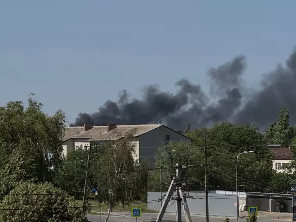 Фото к материалу: На площади 300 квадратов горит складское помещение в Семикаракорске