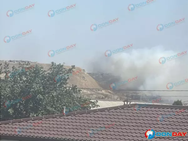 Фото к материалу: В Шахтах загорелся мусорный полигон