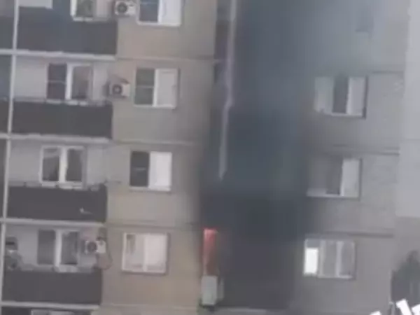 Фото к материалу: В Ростове в Суворовском в многоэтажке произошел пожар
