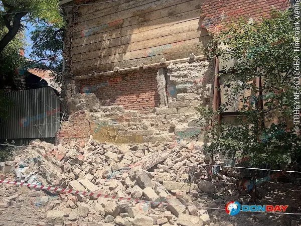 Фото к материалу: В Ростове на Седова рухнула стена жилого дома
