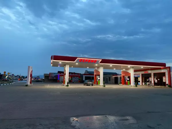 Фото к материалу: В Ростовской области цена на бензин поднялась до 82 рублей за литр