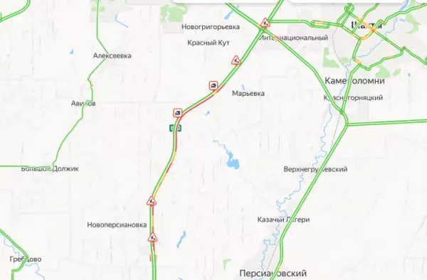 Фото к материалу: Пробка в 17 километров сковала движение на М-4 «Дон» под Шахтами