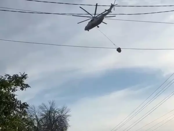 Фото к материалу: В Багаевском районе три вертолета тушат лесной пожар