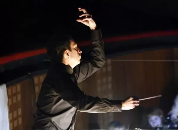 Фото к материалу: Главный дирижер ростовского музтеатра номинирован на звание "Лучшего дирижера сезона"