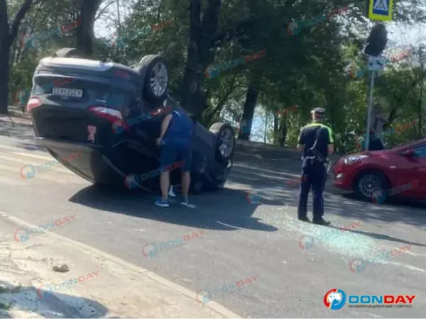 Фото к материалу: В Ростове на Северном произошло ДТП с «перевертышем»