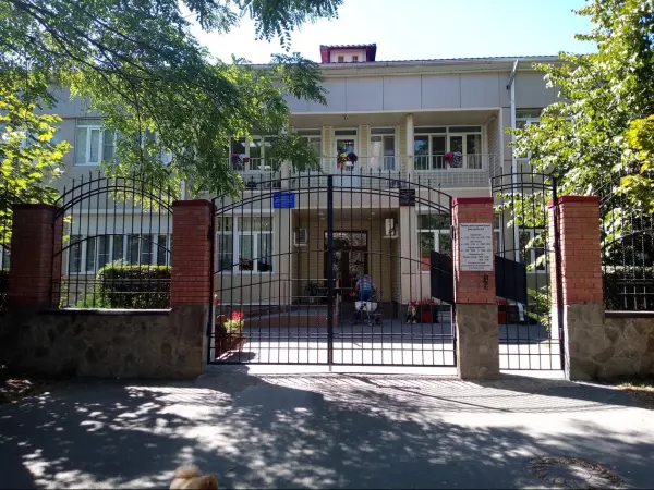 Фото к материалу: В Ростове для детдома закупят новые вещи и обувь на пять миллионов рублей