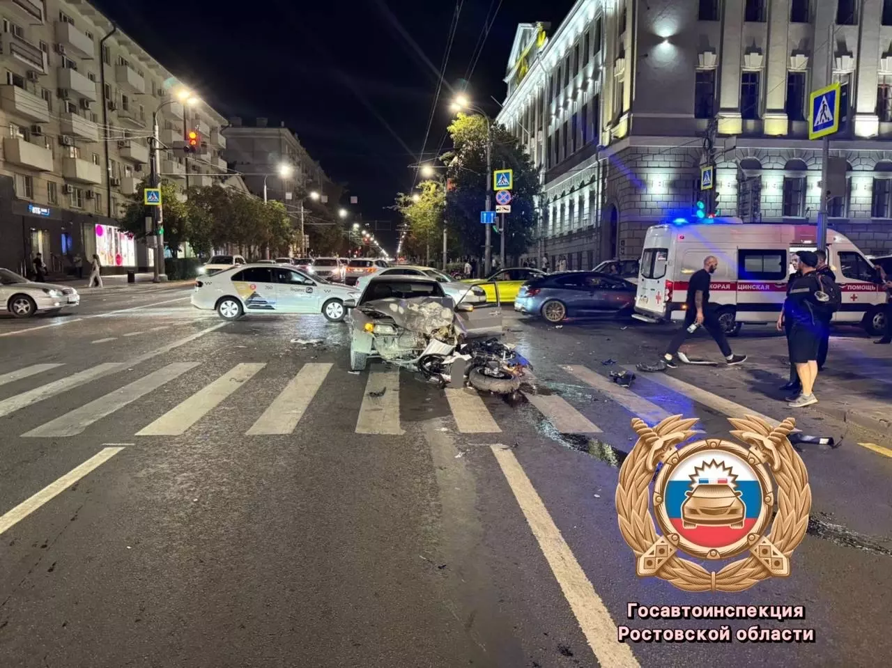 В ДТП с мотоциклом в Ростове пострадали трое
