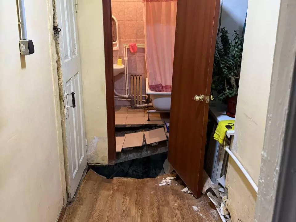 В Таганроге на Октябрьской ввели режим ЧС из-за обрушения плиты перекрытия в многоквартирном доме