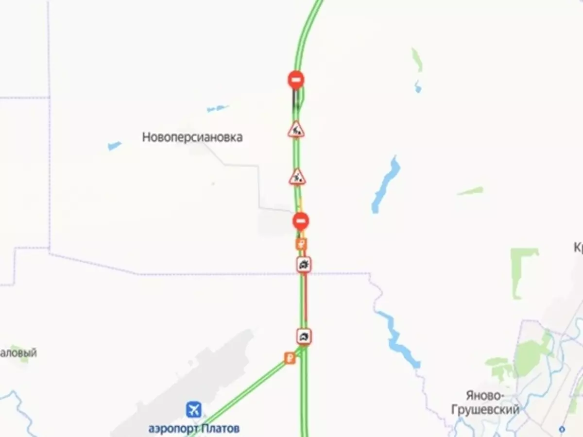 В районе аэропорта Платов образовалась пробка из-за ДТП