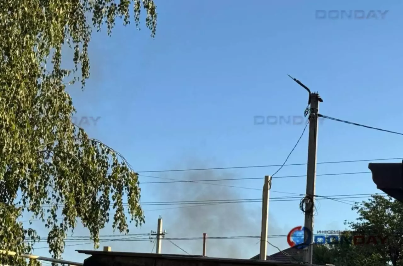В Азове прогремело два взрыва и поднялся огромный столб дыма