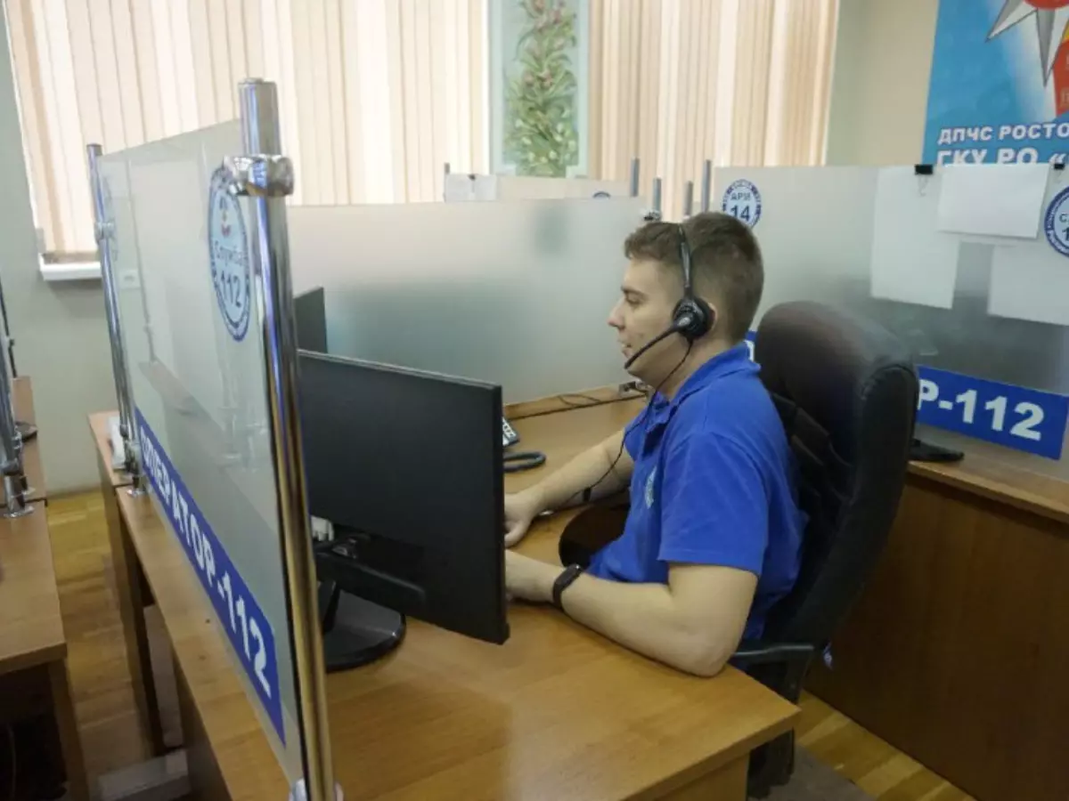 Более 85 тысяч звонков и 344 СМС: зачем жители Ростовской области обращались в 112