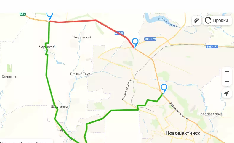 На трассе возле Новошахтинска перекрыли движение из-за пожара