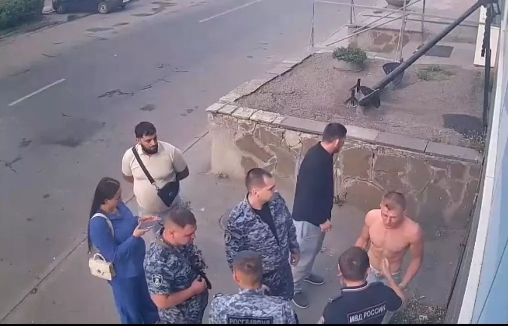 В Ростове проводят проверку после конфликта возле караоке