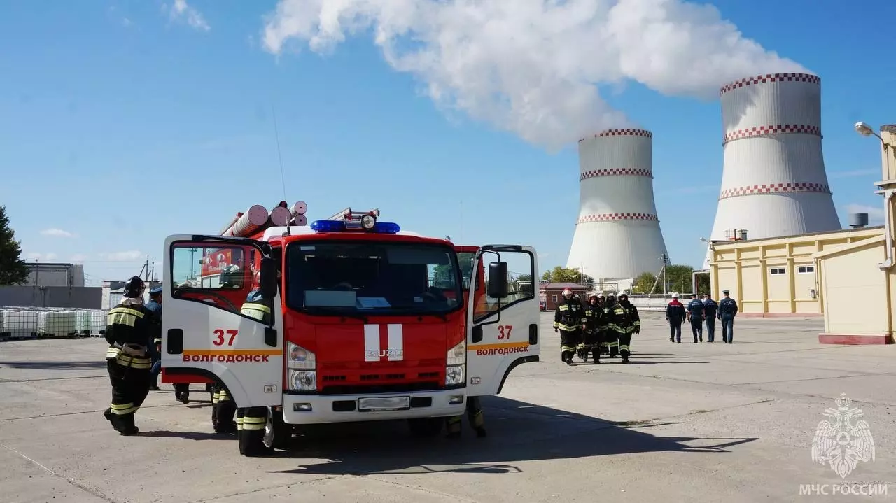 Роспотребнадзор в третий раз проверил воздух из-за пожара на предприятии в Новошахтинске