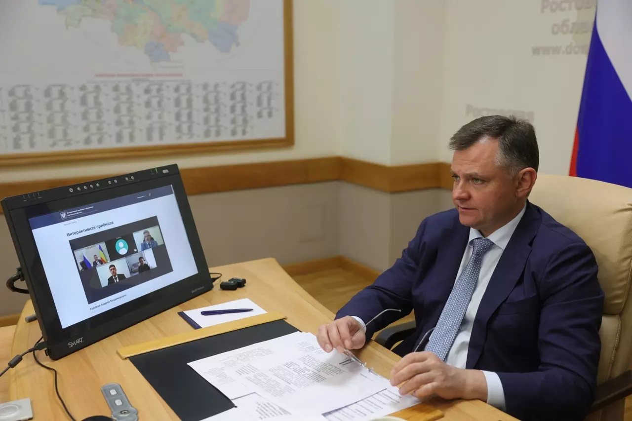 Юрий Слюсарь: Будут выделены дополнительные средства на завершение капремонта в Морозовской ЦРБ