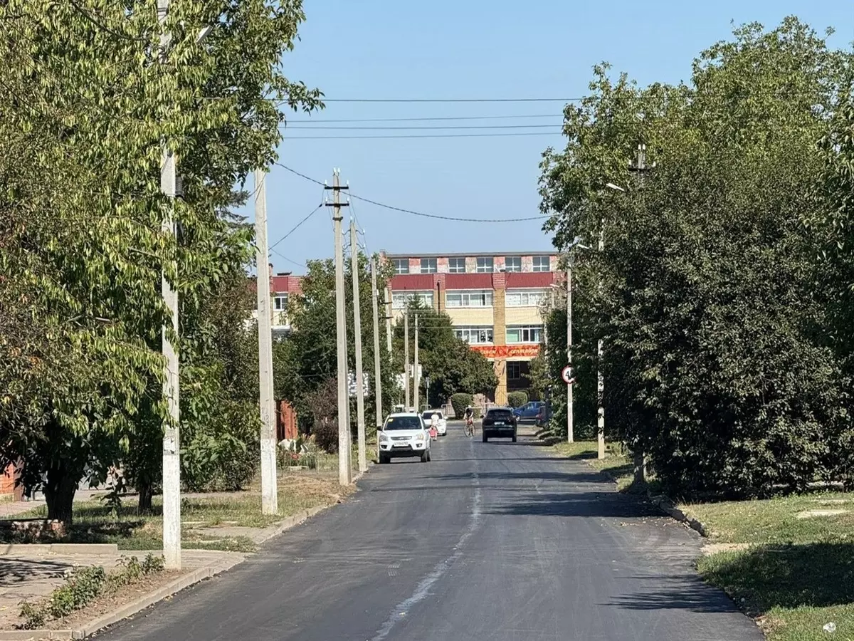 В Ростовской области в 2025 году отремонтируют около сотни дорог, ведущих к школам и детсадам