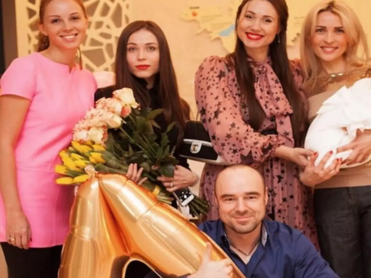 Суд дал время любовнику Полины Дибровой на примирение с женой