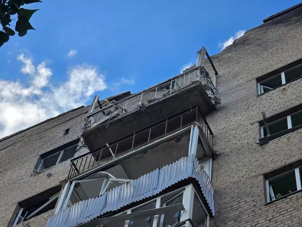 В результате атаки БПЛА в центре Ростова пострадали 15 многоэтажек