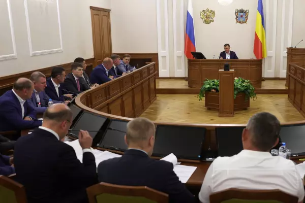 Фото к материалу: Юрий Слюсарь провел заседание оперштаба после атаки БПЛА в Ростове