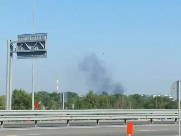 Фото к материалу: В Ростове загорелись сухая трава и мусор в районе Левенцовки