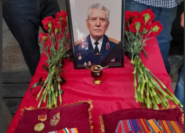 Фото к материалу: В Ростове простились с ветераном пожарной охраны