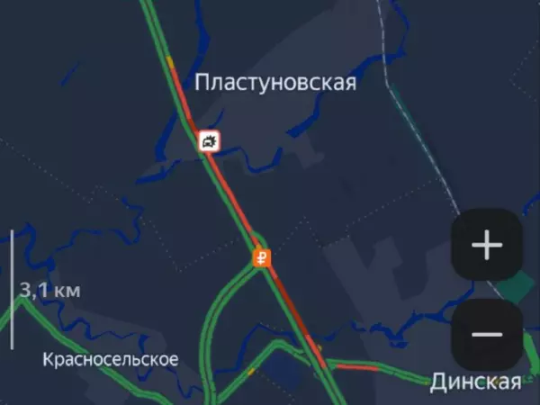 Фото к материалу: Пробка в 12 километров сковала движение на М-4 в сторону Ростовской области
