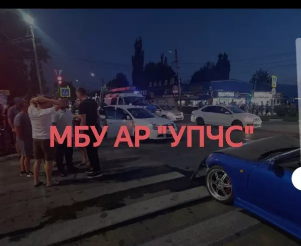 Фото к материалу: В Аксае в ДТП с легковушками пострадали водитель и пассажир