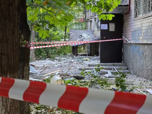 Фото к материалу: Юрий Слюсарь: В Ростове пострадали 20 зданий от атаки БПЛА
