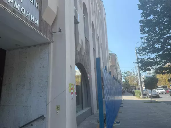 Фото к материалу: В задании Ростовской филармонии начался капитальный ремонт
