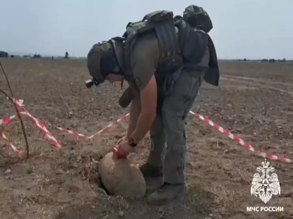 Фото к материалу: Пиротехники Ростовской области обезвредили авиабомбу времен ВОВ в Осетии