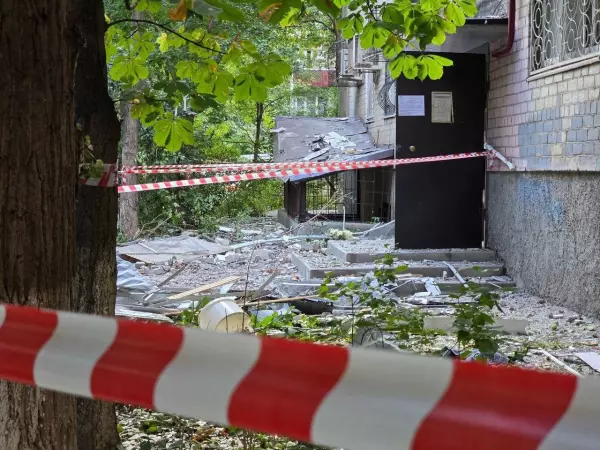 Фото к материалу: В Ростове в двух районах продолжается ликвидация последствий после атаки БПЛА
